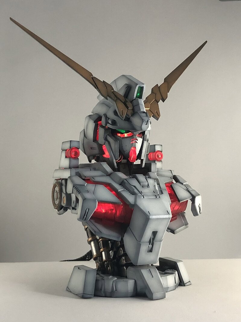 MSメカニカルバストDX ユニコーンガンダム デストロイモードの斜め前からの完成写真