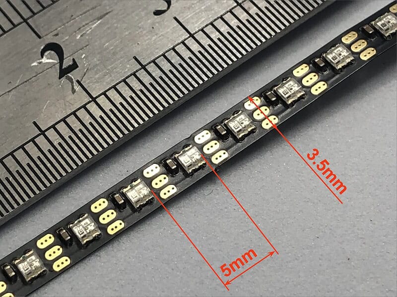 幅3.5mmのドローン用アドレサブルLEDラインストリップ